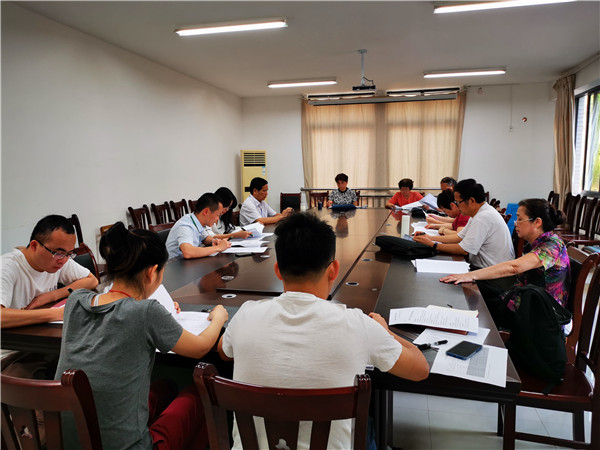 1.教务处召开专项检查小组工作会议.jpg